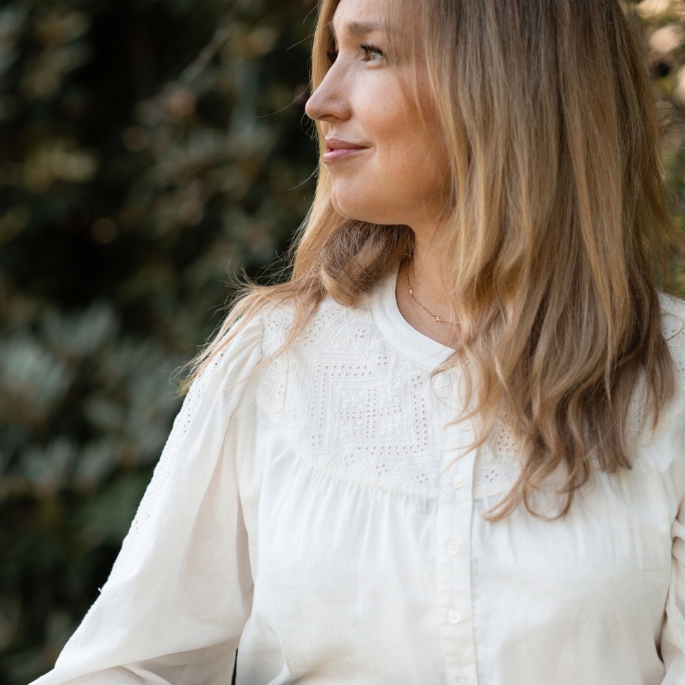 NWT Indi & Cold Embroidered Blouse